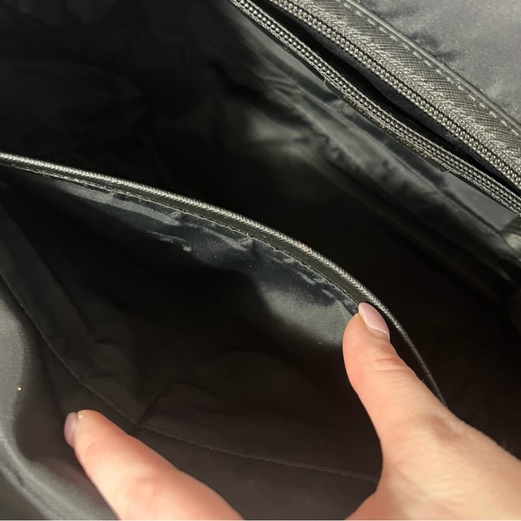 Great Shape Michael Kors Bag - Picture 4 of 10